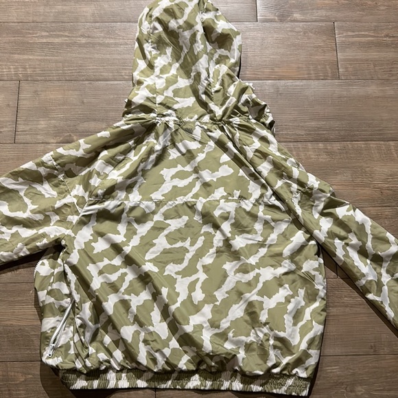 Forever 21 Windbreaker - Picture 8 of 8